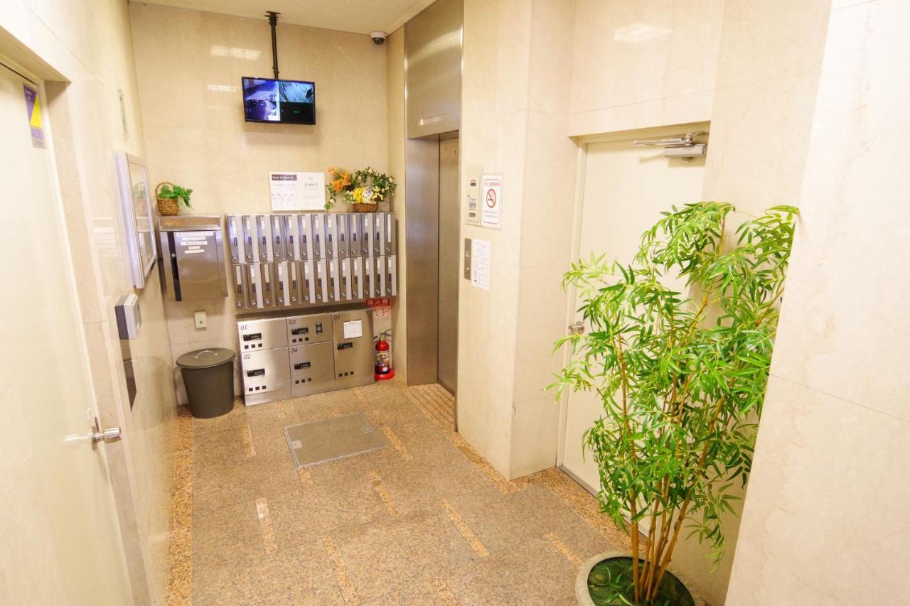 Nippombashi Art Hotel 705 Osaka Bagian luar foto
